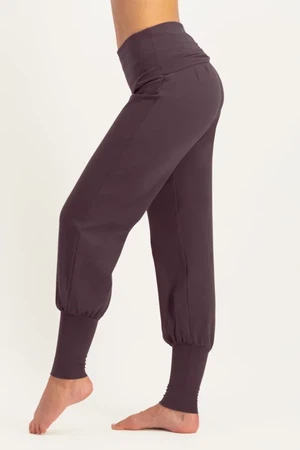 Devi Yoga Pants – Berry from Urban Goddess