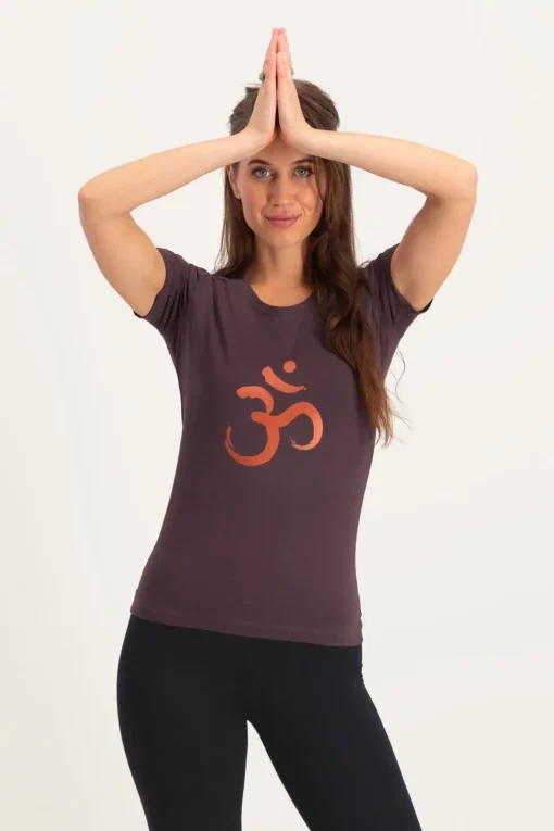 Om Core Yoga Tee – Berry from Urban Goddess