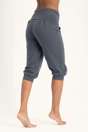 Sukha Yoga Capri – Ash from Urban Goddess