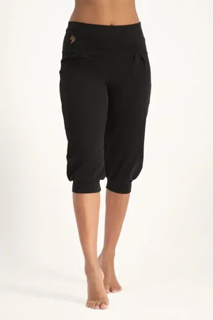 Sukha Yoga Capri – Onyx Black from Urban Goddess