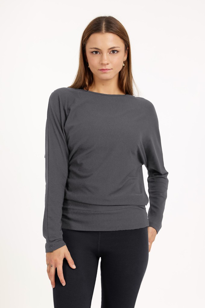 Budhi Longsleeve Yoga Top – Charcoal from Urban Goddess