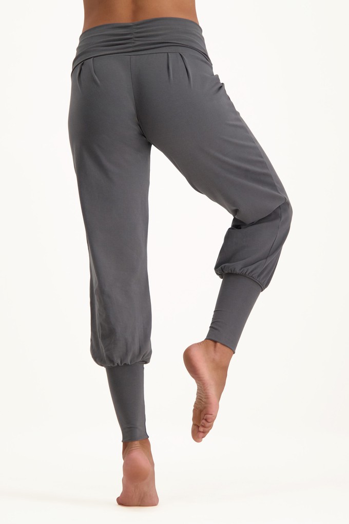 Devi Yoga Pants – Charcoal from Urban Goddess