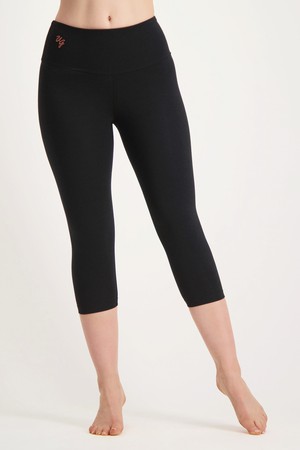 Satya Yoga Capri Leggings – Urban Black from Urban Goddess