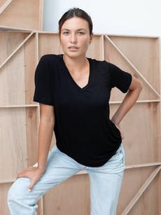 Short Sleeve V-neck Tee via Urbankissed