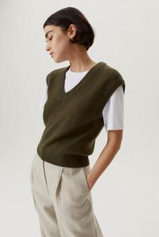 The Merino Wool Vest - Military Green via Urbankissed