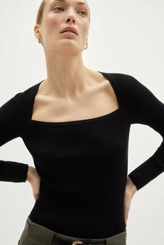 The Organic Cotton Top With Special Neckline - Black via Urbankissed