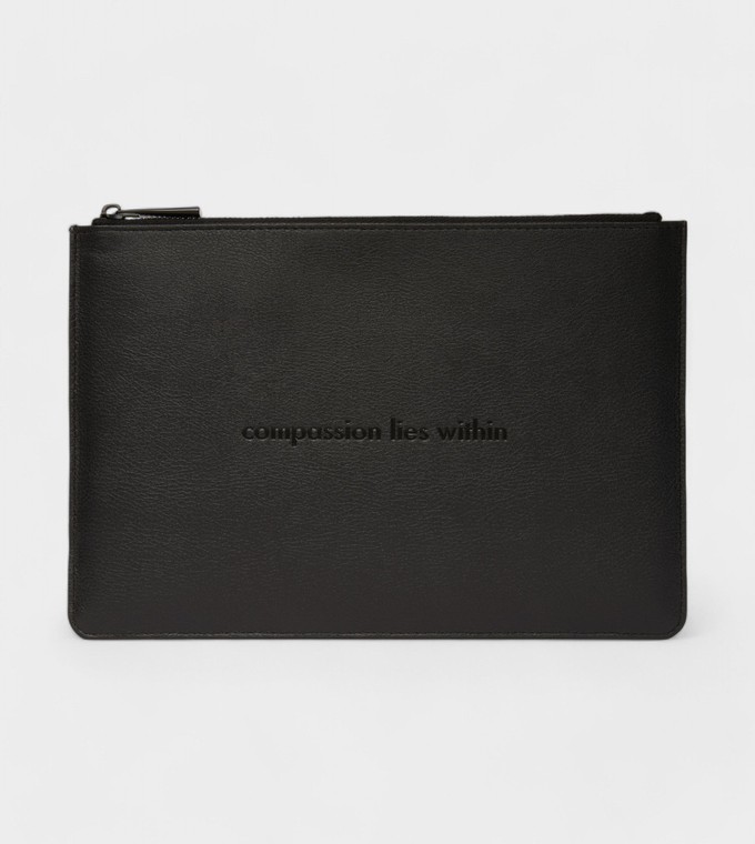 AppleSkin All Black Pouch | Classic Essentials from Votch