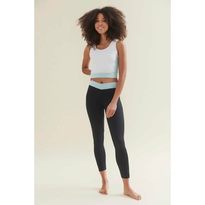 New 7/8 Dynamic Gym Leggings - Caviar Black/Sea Green from Wellicious