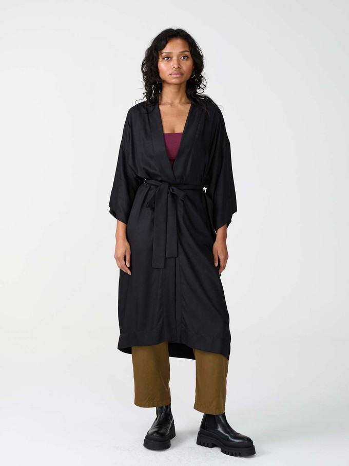 schwarzer Kimono aus TENCEL Lyocell from Yahmo