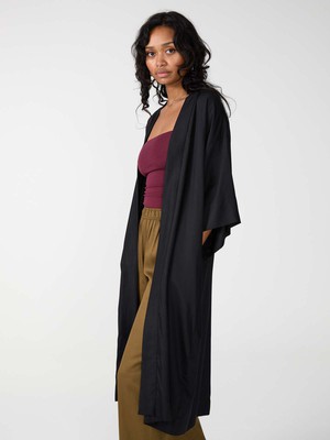 schwarzer Kimono aus TENCEL Lyocell from Yahmo