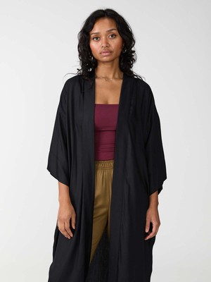 schwarzer Kimono aus TENCEL Lyocell from Yahmo